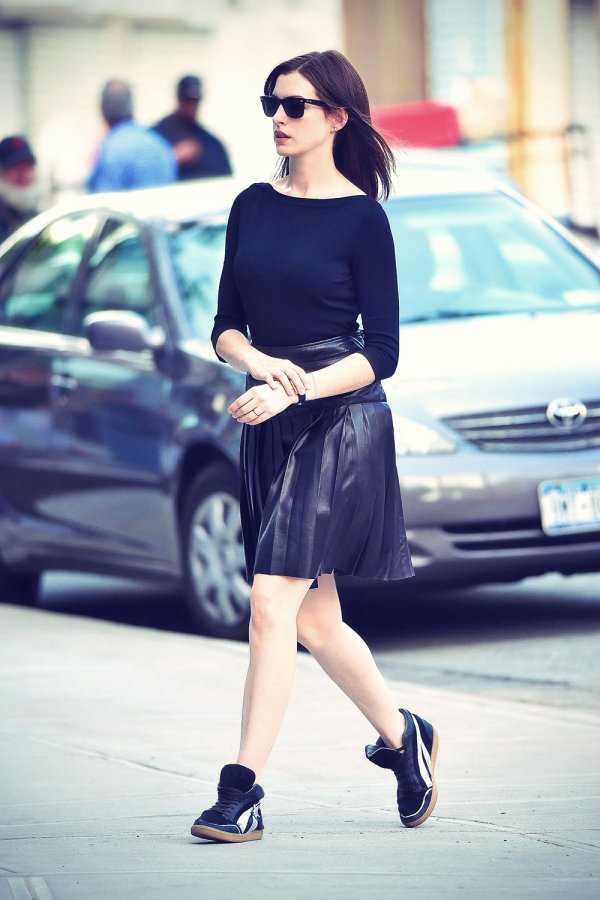 Anne Hathaway The Intern set candids in NYC