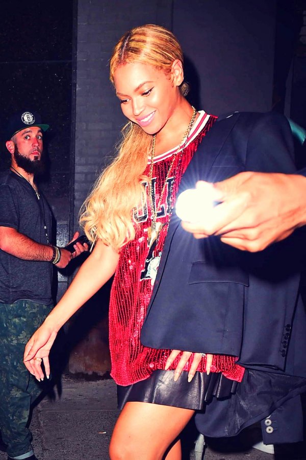 Beyonce leaving Terminal 5 in NYC