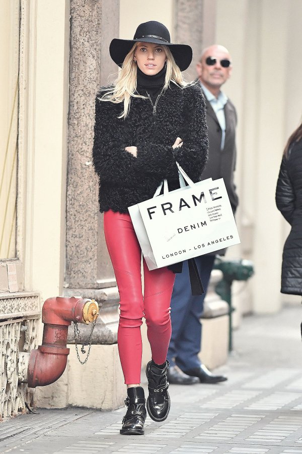 Devon Windsor goes shopping in SOHO