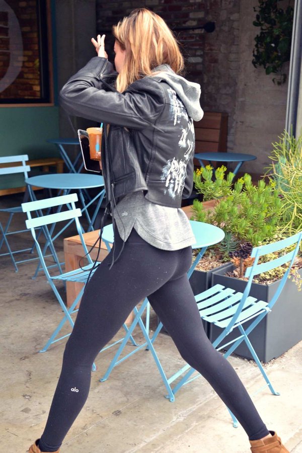 Hailey Baldwin grabbing coffee in Beverly Hills