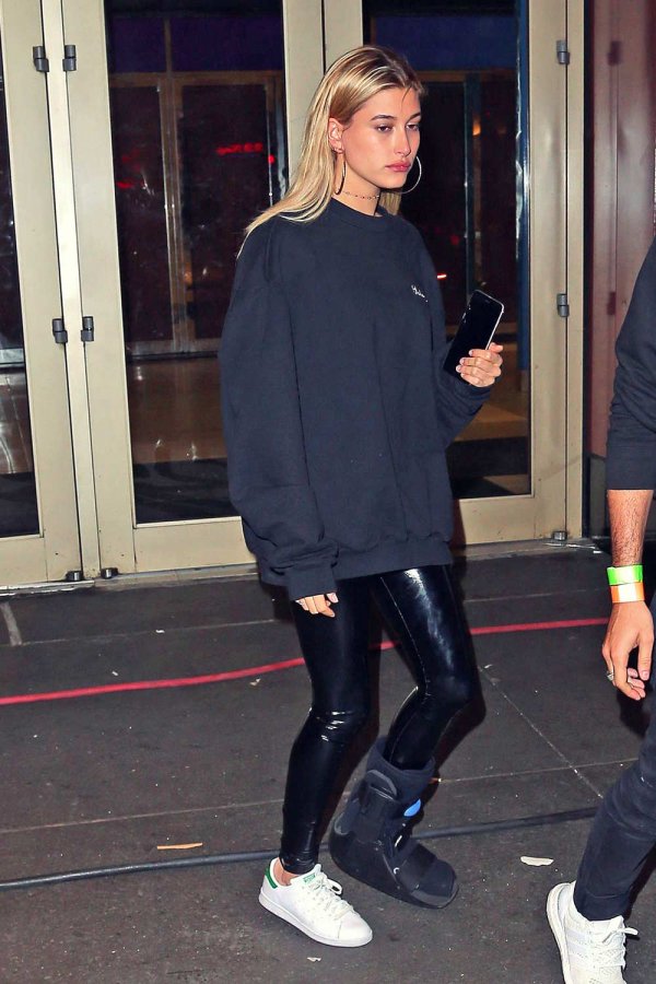 Hailey Baldwin leaving Drake’s SNL After Party