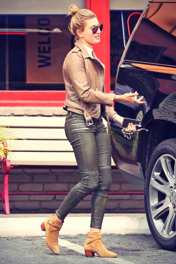 Hailey Baldwin visits a pancake house in West Hollywood