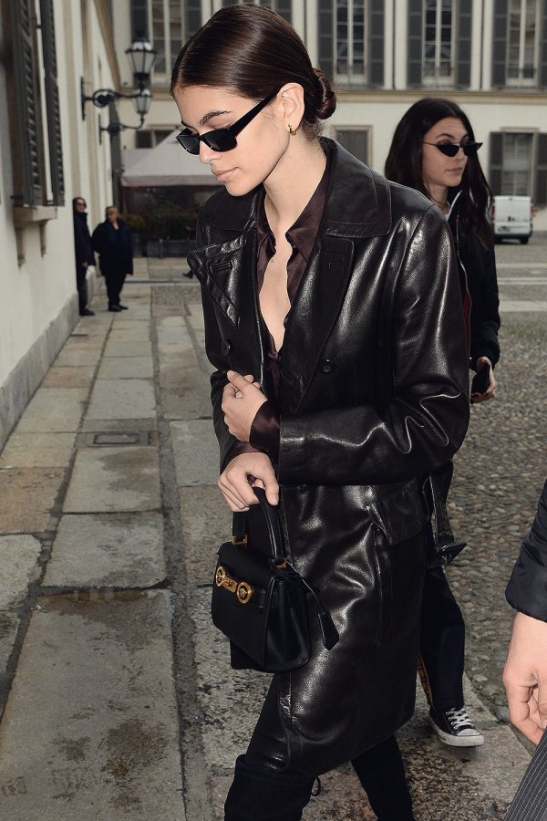 Kaia Gerber arrive at Versace Fashion Show