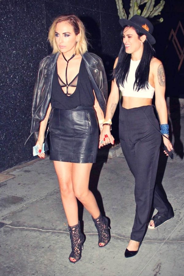 Rumer Willis enjoys a night out with a friend