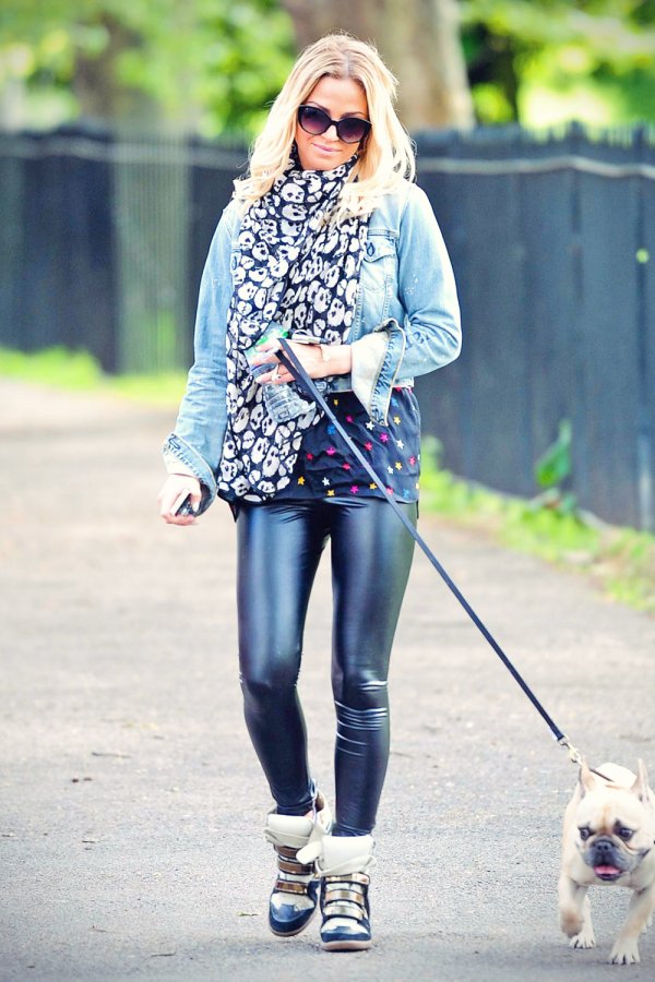 Sarah Harding walking her dog in Primrose Hill