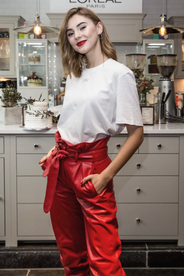 Stefanie Giesinger at L’Oreal Cafe