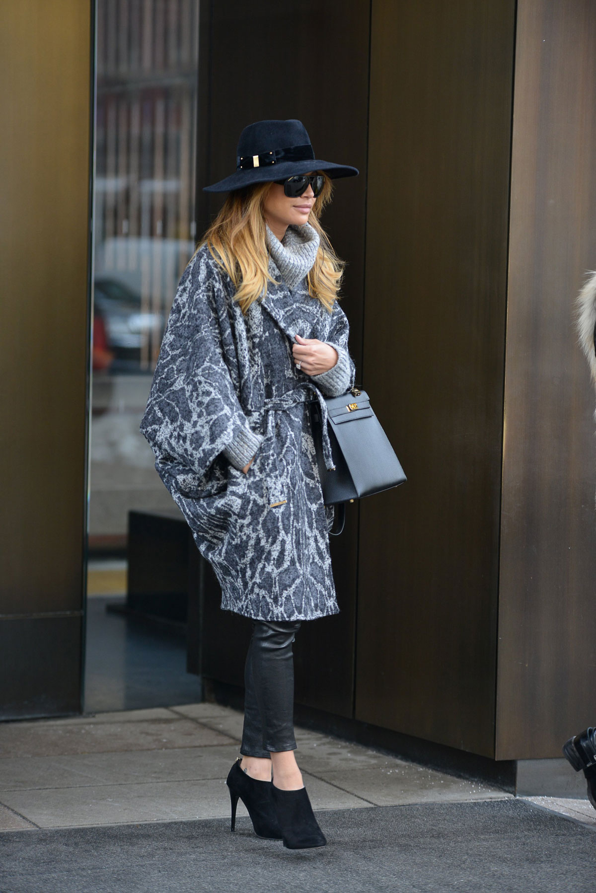 Naya Rivera heading out to run errands in the Soho neighborhood