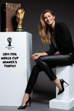 Louis Vuitton on X: .@GiseleOfficial awaits to present the FIFA